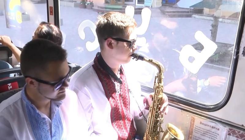 Как в украинских городах отмечают День вышиванки Как в украинских городах отмечают День вышиванки