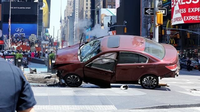 Водієм, що скоїв наїзд на людей у Нью-Йорку, виявився колишній військовий Водієм, що скоїв наїзд на людей у Нью-Йорку, виявився колишній військовий
