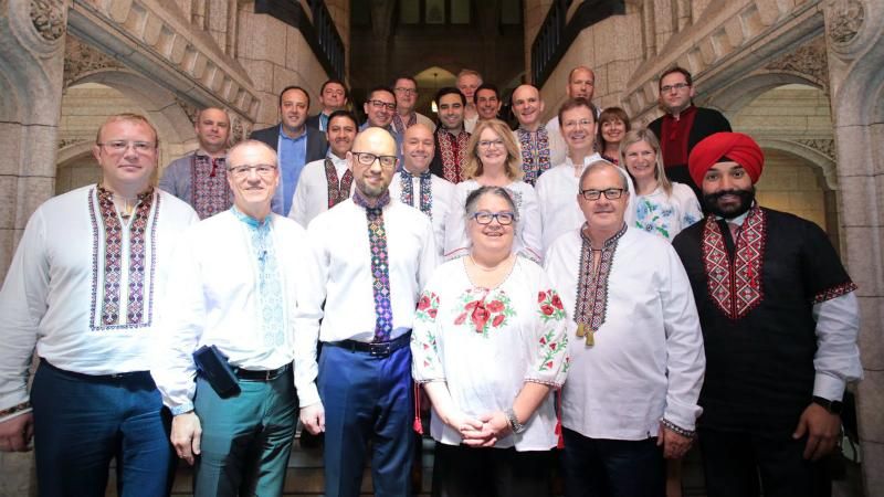 Канадские депутаты и министры присоединились ко дню украинской вышиванки: красноречивые фото Канадские депутаты и министры присоединились ко дню украинской вышиванки: красноречивые фото