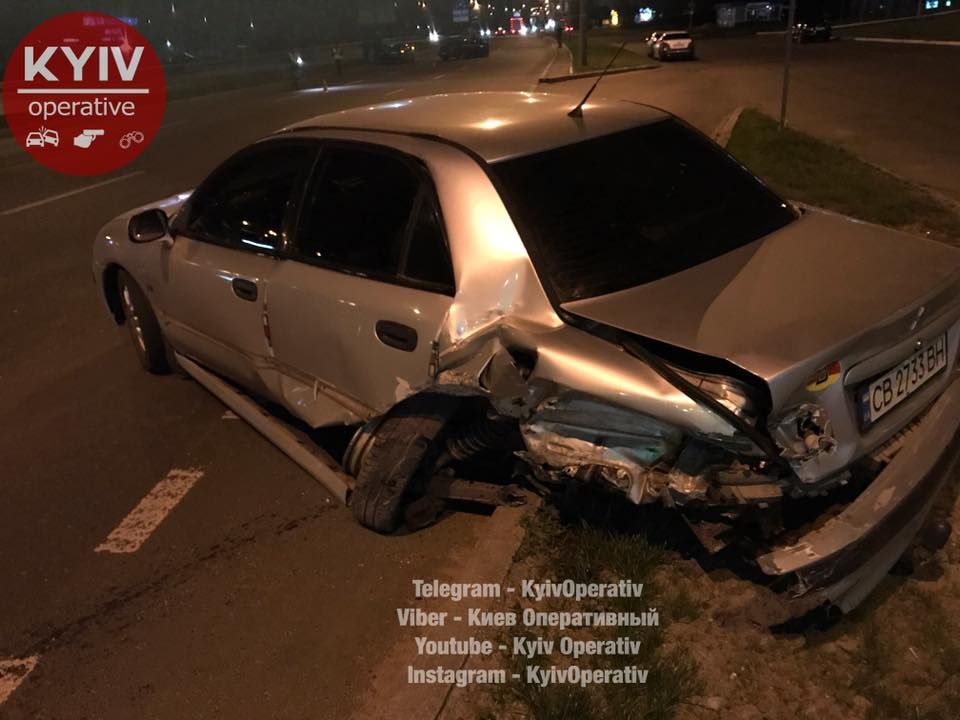 У Києві трапилася масштабна ДТП: опублікували фото та відео У Києві трапилася масштабна ДТП: опублікували фото та відео