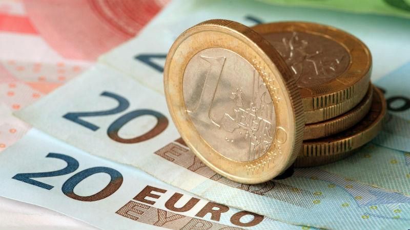 Курс валют на 22 травня: долар дешевшає, євро стрімко йде вгору