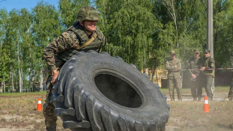 Кросфит по-армейски: нацгвардейцы устроили масштабные соревнования на Киевщине