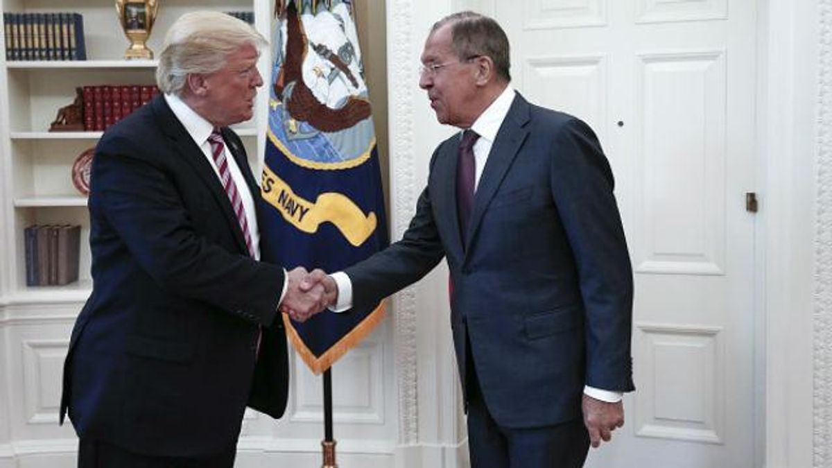 СМИ узнали детали разговора Трампа и Лаврова СМИ узнали детали разговора Трампа и Лаврова