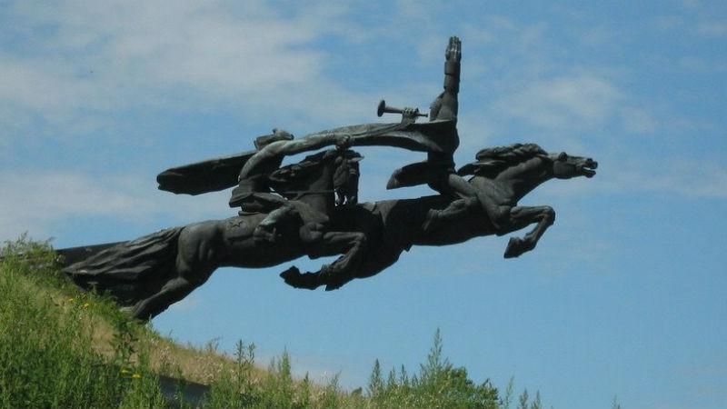На Львовщине демонтировали памятник-символ советской эпохи
