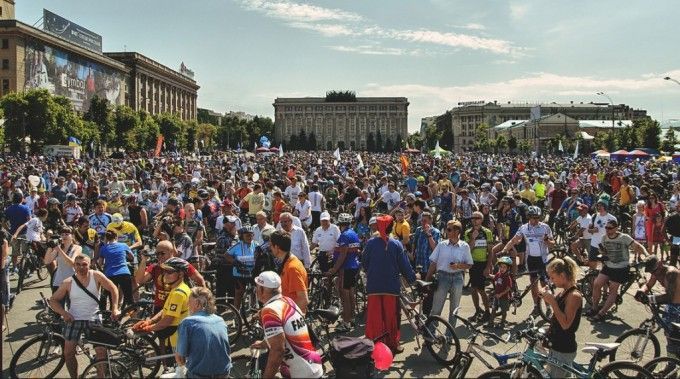 Велодень у Харкові розпочали патріотичним флешмобом