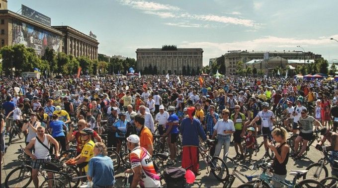 Велодень в Харькове начали патриотическим флэшмобом