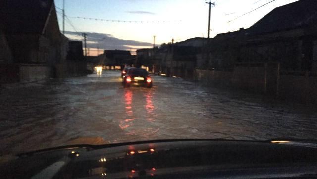 Наводнение на Закарпатье: люди сидят без электричества, частично перекрыто движение