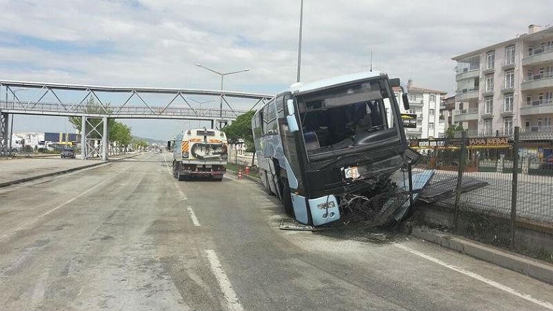 Автобус з високопосадовцями розбився у Туреччині Автобус з високопосадовцями розбився у Туреччині