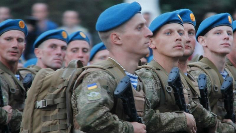 Украинские десантники похвастались своими умениями в Житомире: появилось видео