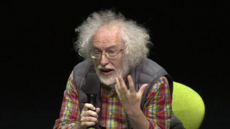 Відомого журналіста нацболи облили віскі у Росії Відомого журналіста нацболи облили віскі у Росії