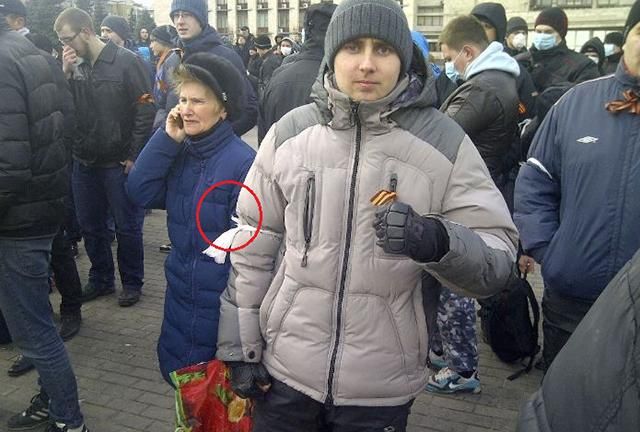 Волонтери викрили російського снайпера, який воює на Донбасі під виглядом бойовика "ДНР" Волонтери викрили російського снайпера, який воює на Донбасі під виглядом бойовика "ДНР"