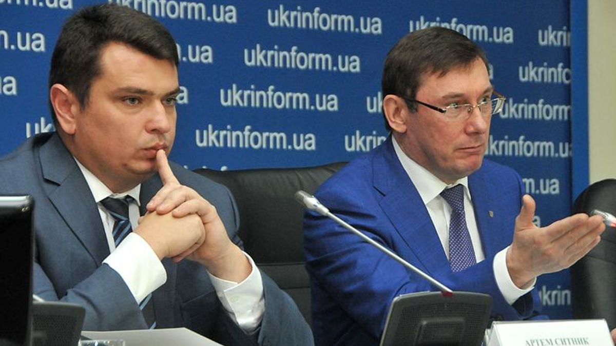 Луценко хвалиться новими заочними розслідування, ігноруючи невирішені справи
Луценко хвалиться новими заочними розслідування, ігноруючи невирішені справи