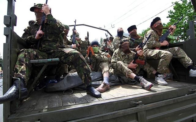 На Донбасі пройшли дві колони військової техніки з російськими солдатами, – ІС