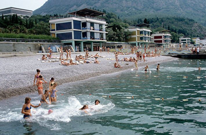 Нічого святого: окупанти на місці давнього кладовища у Криму збудують корпус "Артека" Нічого святого: окупанти на місці давнього кладовища у Криму збудують корпус "Артека"