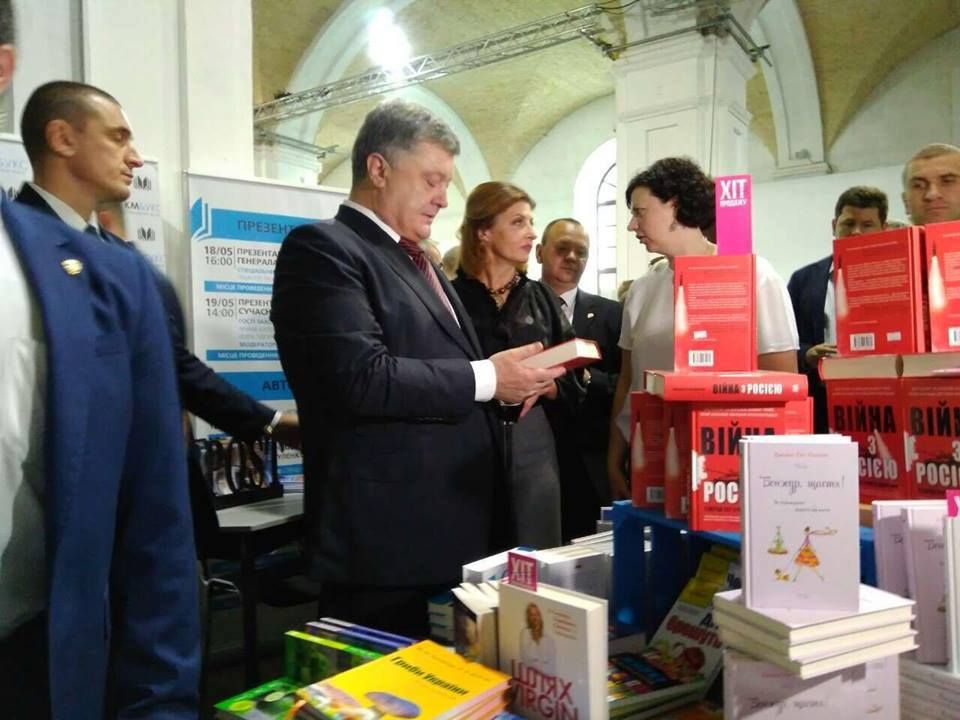 В Україні презентували книгу про ймовірний сценарій Третьої світової війни В Україні презентували книгу про ймовірний сценарій Третьої світової війни