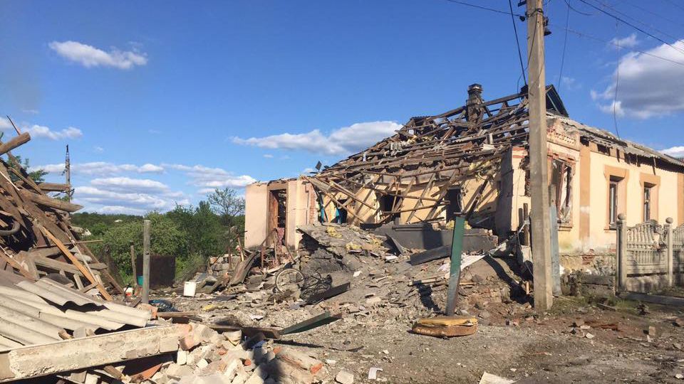 Как выглядит Авдеевка после обстрела "Градами": фото разрухи Как выглядит Авдеевка после обстрела "Градами": фото разрухи