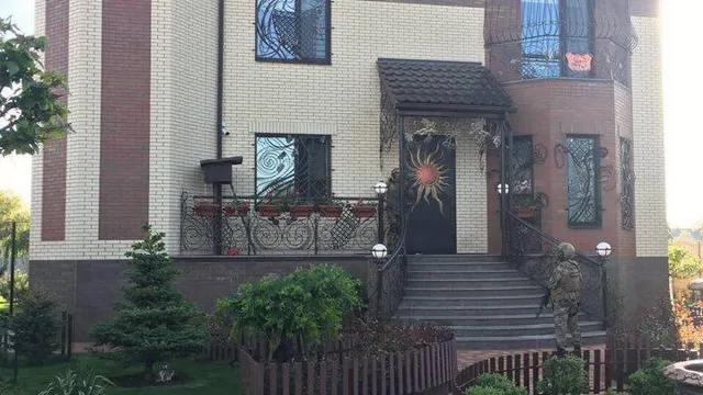 Поліція проводить обшуки Поліція проводить обшуки