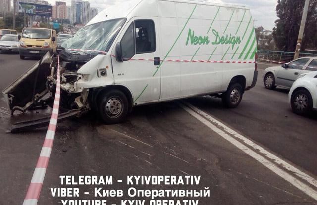 В Києві трапилася руйнівна ДТП за участю газонокосарки В Києві трапилася руйнівна ДТП за участю газонокосарки