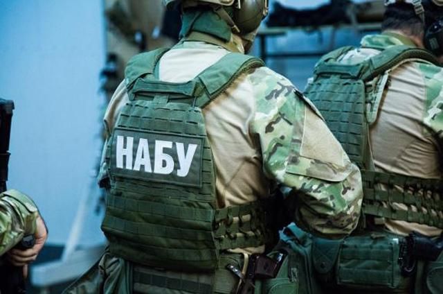 НАБУ затримало працівницю суду за "злив" інформації про обшуки НАБУ затримало працівницю суду за "злив" інформації про обшуки