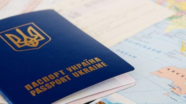 Порошенко предлагает выдавать "старые" загранпаспорта жителям ОРДЛО и Крыма
