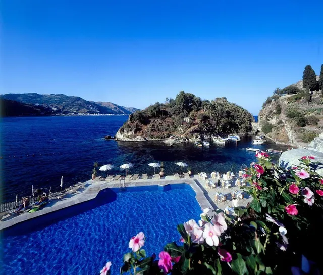 Куди поїхати влітку на море: місто Таорміна на острові Сицилія Куди поїхати влітку на море: місто Таорміна на острові Сицилія