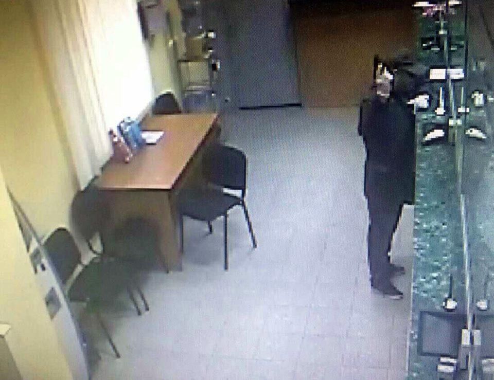 У Києві зухвало напали на банк: опублікували фото У Києві зухвало напали на банк: опублікували фото