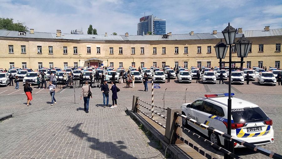 Mitsubishi передала українським поліцейським 635 новеньких автомобілів