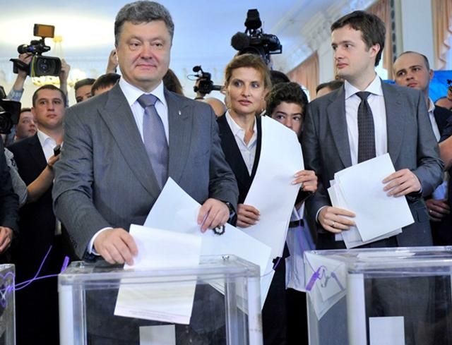 Син Порошенка оцінив роботу президента за три роки на посаді Син Порошенка оцінив роботу президента за три роки на посаді