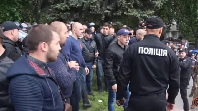 Як просувається розслідування справи щодо нападу "тітушок" 9 травня у Дніпрі Як просувається розслідування справи щодо нападу "тітушок" 9 травня у Дніпрі