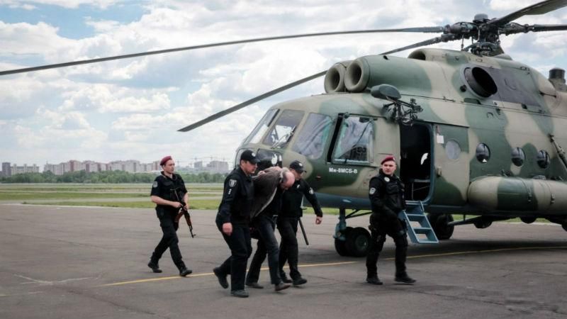 Експерти назвали затримання екс-податківців показовим Експерти назвали затримання екс-податківців показовим