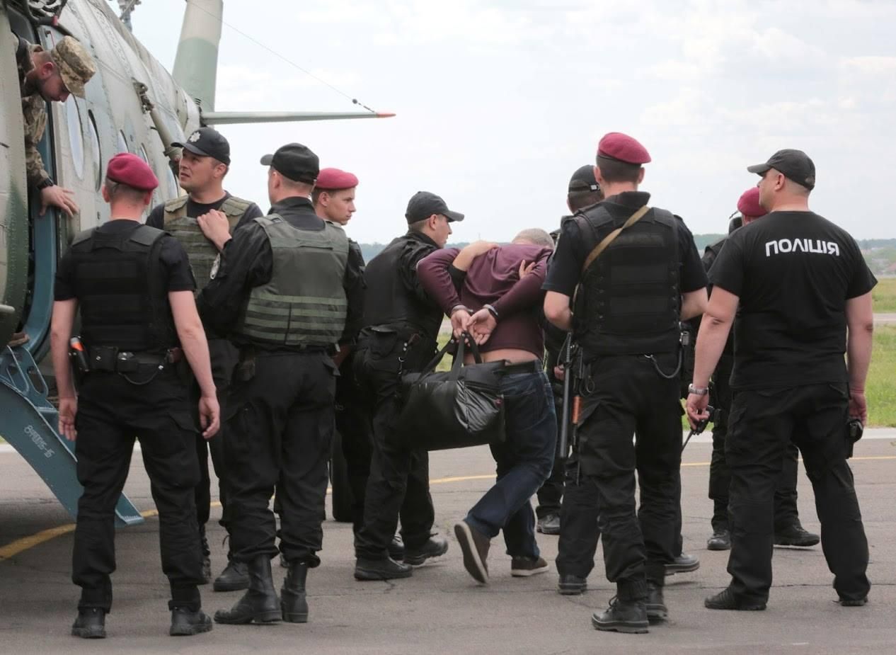 Чому антикорупційна спецоперація співпала зі звітом Луценка у Раді: пояснення Авакова Чому антикорупційна спецоперація співпала зі звітом Луценка у Раді: пояснення Авакова