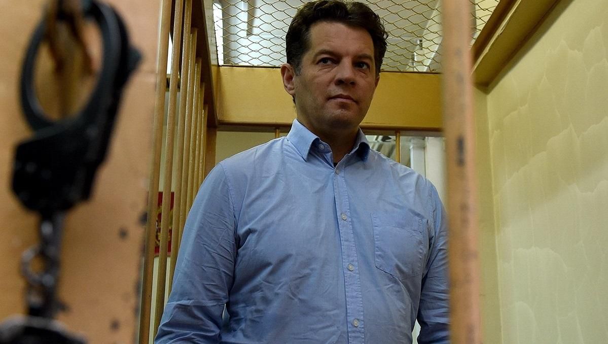 Макрону передали письмо от политзаключенного Сущенко Макрону передали письмо от политзаключенного Сущенко