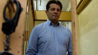 Макрону передали письмо от политзаключенного Сущенко