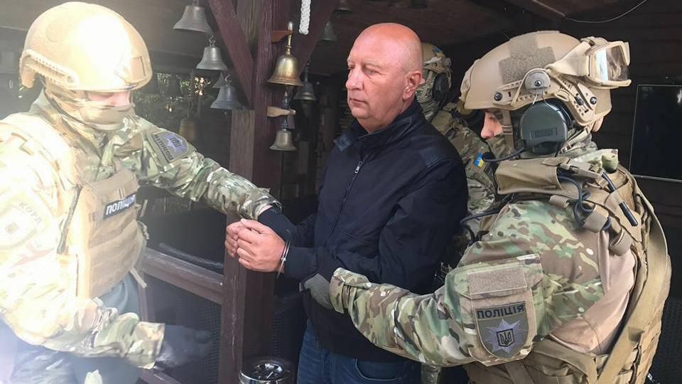 Масове затримання екс-чиновників: під арешт відправили вагомого фігуранта Масове затримання екс-чиновників: під арешт відправили вагомого фігуранта