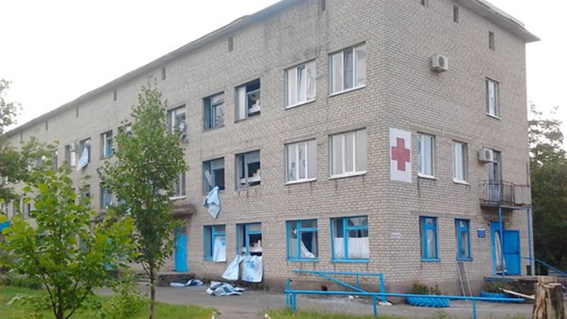 Терористи здійснили зухвалий обстріл лікарні у Красногорівці
Терористи здійснили зухвалий обстріл лікарні у Красногорівці