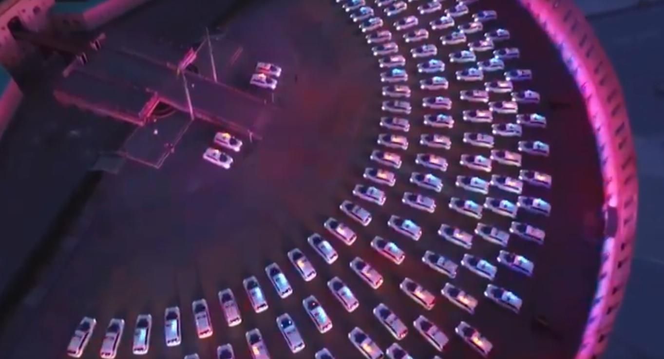 МВС показало яскравий флешмоб з новенькими поліцейськими автівками: відео