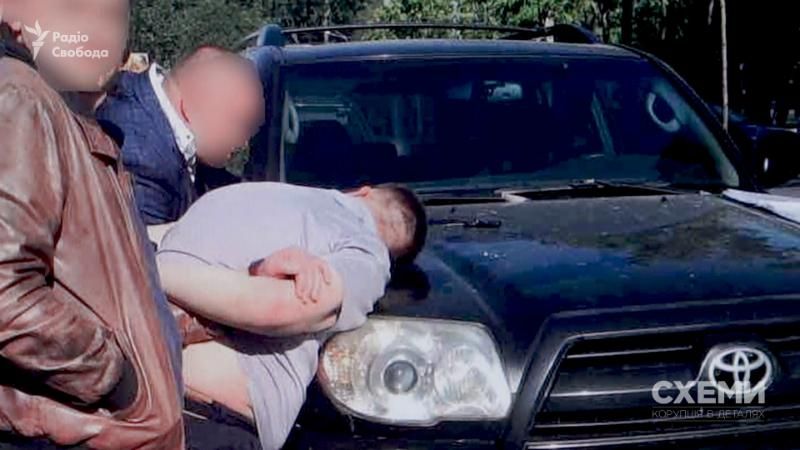 Затриманий через хабарництво "екс-співробітник" НАБУ насправді досі працює в СБУ
Затриманий через хабарництво "екс-співробітник" НАБУ насправді досі працює в СБУ