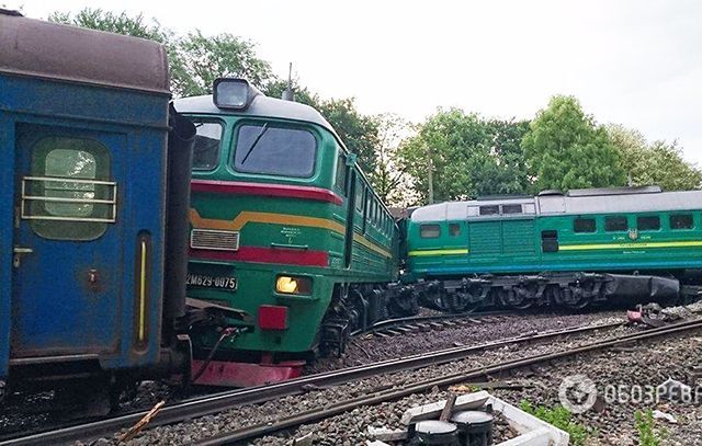 Два поїзди зіткнулися на Хмельниччині: з’явилися кадри з місця аварії