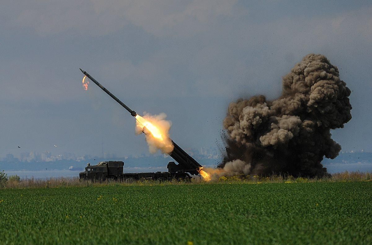 Запуск высокоточной управляемой ракеты в Украине: появились впечатляющие фото