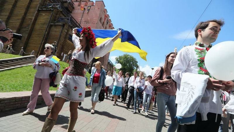 Мегамарш у вишиванках до Дня Києва: яскраві фото