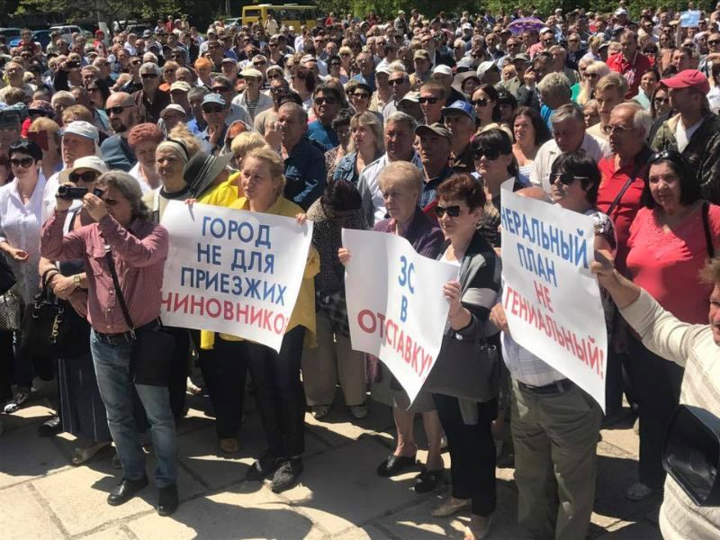 Ми віримо Путіну, – в Криму проходять масові "ватні" мітинги, але "не за політику"
