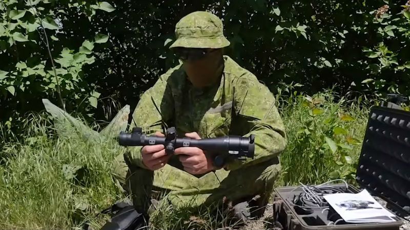 Романтика на фронті. Українські снайпери розповіли про своїх "кицюнь" Романтика на фронті. Українські снайпери розповіли про своїх "кицюнь"