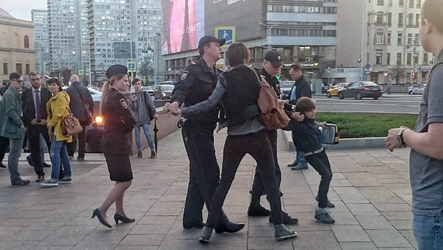 Российский публицист обнародовал красноречивые причины задержания мальчика в Москве