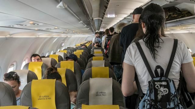 Через п'яного росіянина літак здійснив екстрену посадку Через п'яного росіянина літак здійснив екстрену посадку