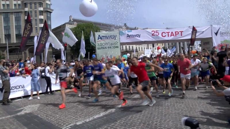 В Киеве уже в двадцать пятый раз состоялся "Пробег под каштанами"
В Киеве уже в двадцать пятый раз состоялся "Пробег под каштанами"