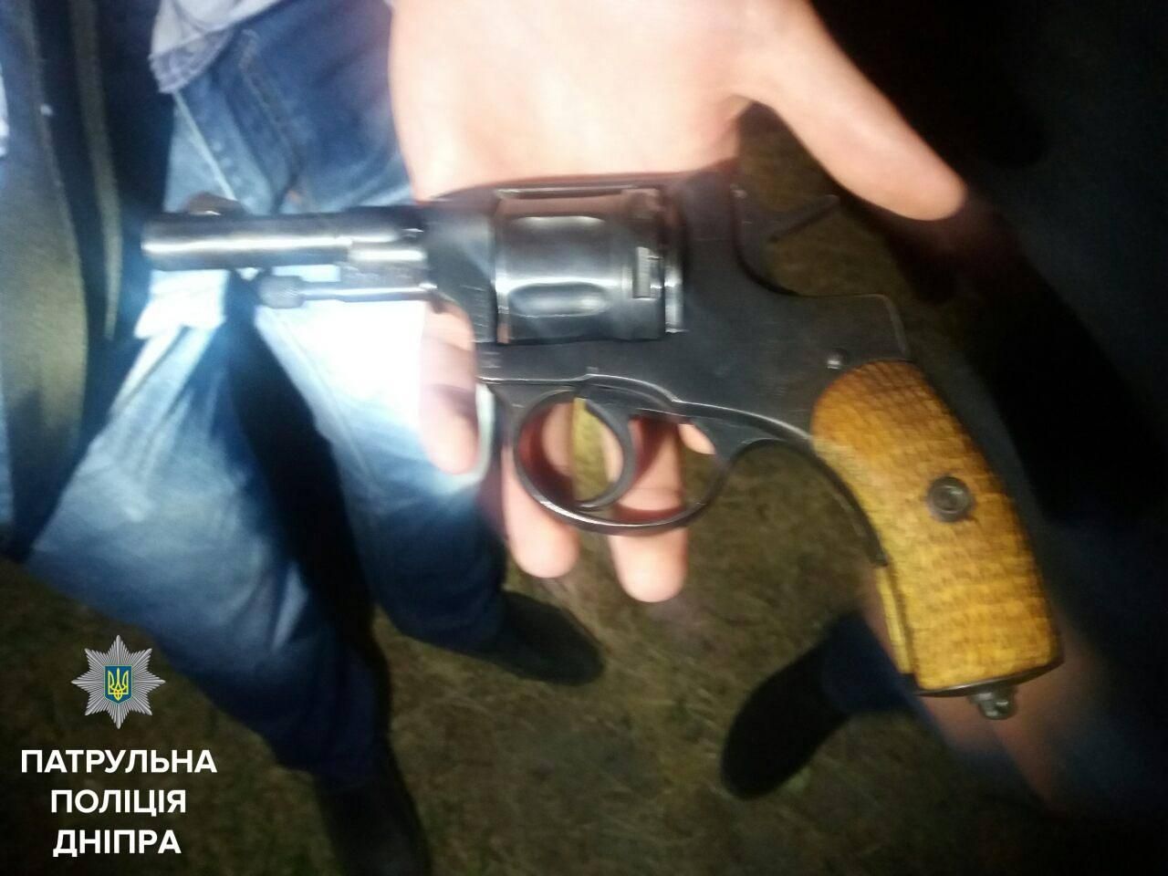 В одном из спальных районов Днепра произошла драка со стрельбой