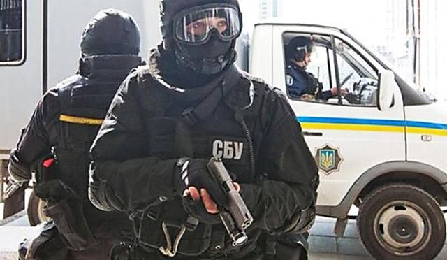 СБУ на Закарпатті завадила придбати заборонені російські авто за державні гроші СБУ на Закарпатті завадила придбати заборонені російські авто за державні гроші