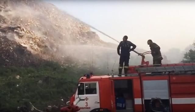 На Полтавщині горить сміттєзвалище На Полтавщині горить сміттєзвалище