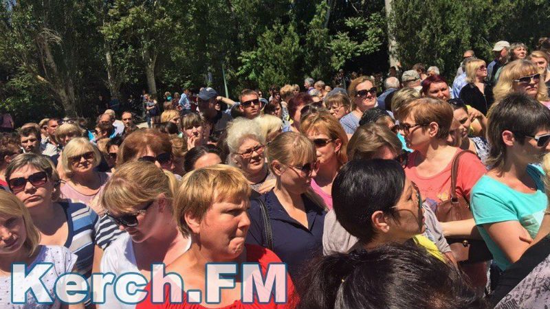 Протест в оккупированном Крыму: люди требуют выплатить зарплаты