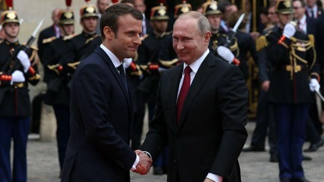 Макрон пригрозив Путіну через ескалацію на Донбасі Макрон пригрозив Путіну через ескалацію на Донбасі